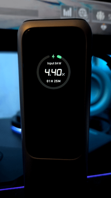 Anker 25K 165W Power Bank front display - input rate