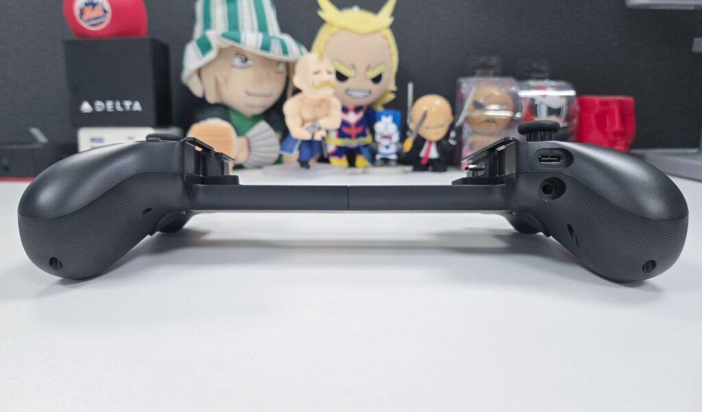 Razer Kishi V3 Pro bottom view