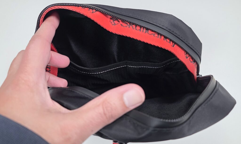 Skullcandy Aviator 900 ANC carry pouch inside
