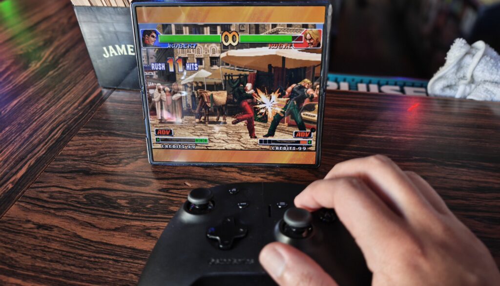 SteelSeries Nimbus Cloud with Samsung Galaxy Z Fold7 playing King of Fighters '98
