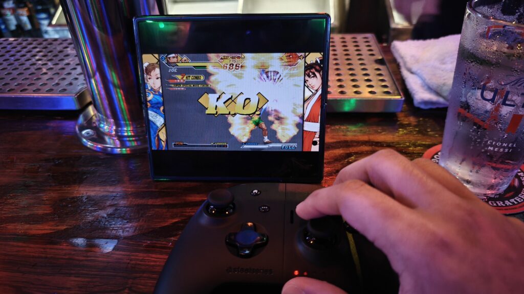 SteelSeries Nimbus Cloud with Samsung Galaxy Z Fold7 playing Capcom vs SNK 2 via Steam Link